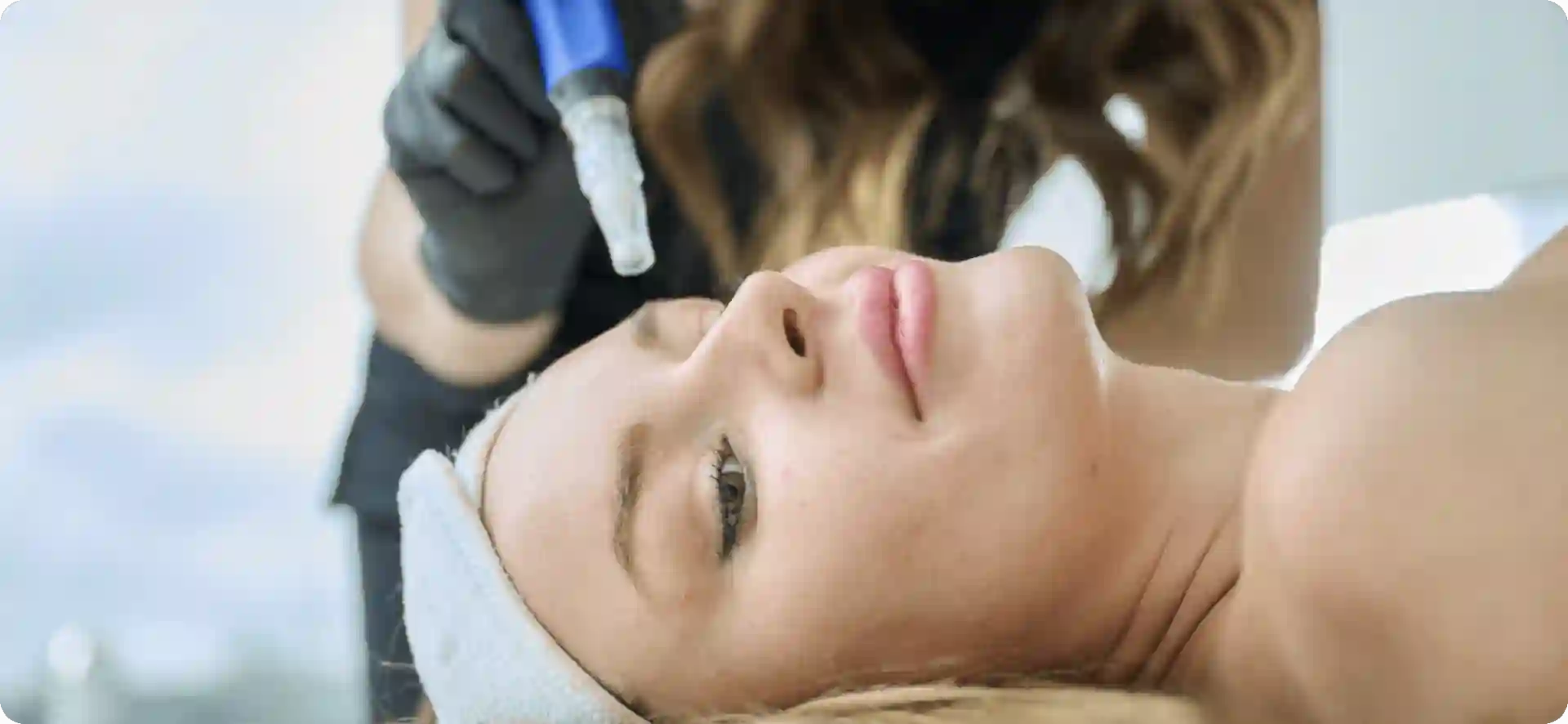 How Do Microneedles Trigger New Collagen and Elastin in Loose Skin Greenock?